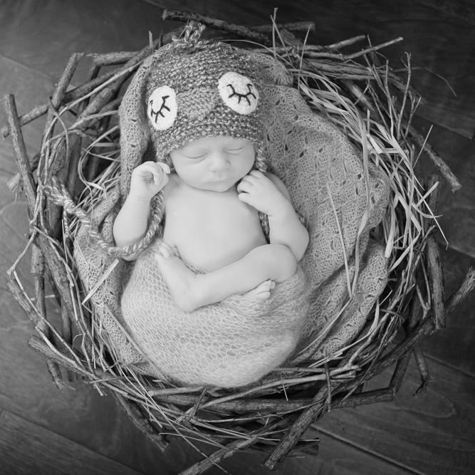 Newborn-Photography-by-Jennifer-Najvar-088_web-BW-SQ